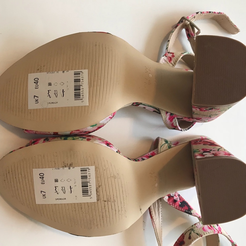 🌸 “Flower Garden” Heeled Sandals - Picture 6 of 8
